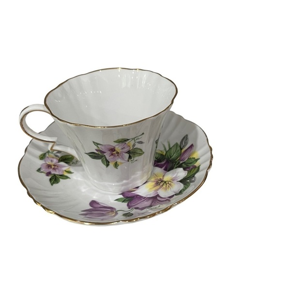 Royal Standard, Teacup and Saucer, bone China, made in England. - Picture 1 of 5